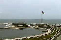 Der Flag Square mit der Crystal Hall am Baku Boulevard