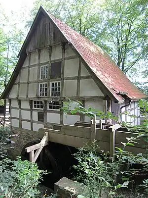 Wassertrog zum Mühlrad der Wassermühle