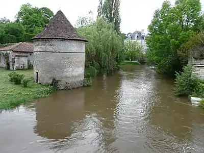 Taubenturm am Bandiat bei Javerlhac