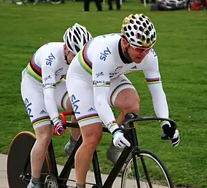 Barney Storey (v.) als Pilot von Neil Fachie auf der Radrennbahn Herne Hill in London (2010)