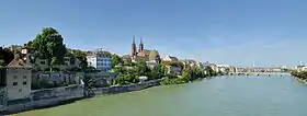 Basler Münster mit Pfalz und der Mittleren Rheinbrücke