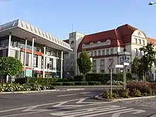 Stadtmuseum und Kornmarkt-Center im Südwesten des Platzes