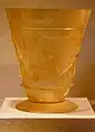 Glasbecher mit Relief, Iran, Irak oder Ägypten, 9.–10. Jahrhundert