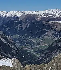 Der Gipfel bietet eine gute Aussicht auf Bergün.