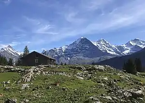 Berghaus Hintisberg mit Eiger, Mönch und Jungfrau