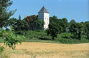 Die Kirche (ehemalige Burg) in Bezławki