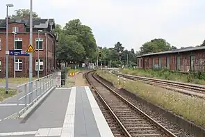 Bahnsteige und Bahnhofsgebäude (2019)