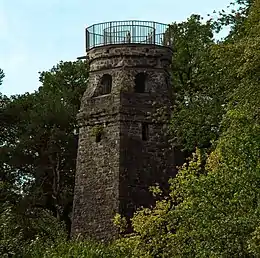 Bismarckturm aus dem Kurpark gesehen