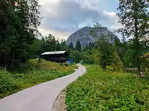 Die Bleckenau mit Berggasthaus, im Hintergrund der 1680 m hohe Schlagstein