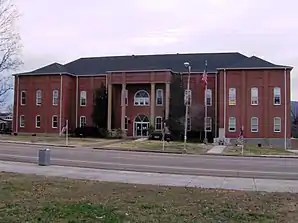 Das Bledsoe County Courthouse in Pikeville, seit 1995 im NRHP gelistet