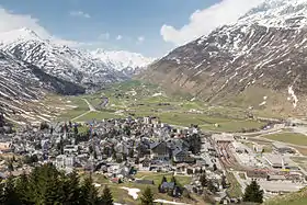 Andermatt mit Blick Richtung Hospental