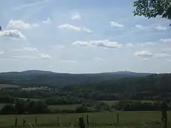 Blick zum Großen Feldberg (rechts) und Pferdskopf (links)