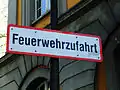 Schild Feuerwehrzufahrt nach DIN 4066-2, ohne ausstellende Behörde und ohne Dienstsiegel