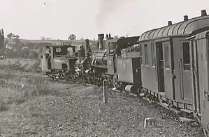 Zug auf der Bosnabahn mit einer JDŽ 73 und einer rückwärtsfahrenden JDŽ 189 als Vorspannlokomotive