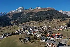 Blick über Breil/Brigels nach Westen