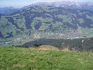 Blick auf das Sportgebiet Brixen im Thale.