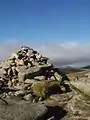 Der Gipfelcairn des Broad Cairn, im Hintergrund der Cairn Bannoch