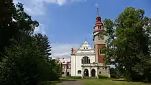 Auferstehungskirche und Pfarrhaus in Velká Ves