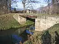 Brücke der Bahn kurz vor dem Ort Auer