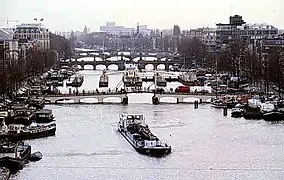 Die Magere Brug an der Kerkstraat sowie weitere Amstelbrücken