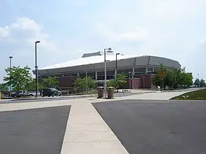 Blick auf die Arena vom Beaver Stadium aus (Mai 2006)