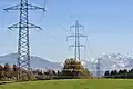 Die 380-kV-Leitung Sils-Fällanden an Tonnen­masten bei Bubikon