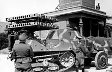 Deutscher Raketen-Vielfachwerfer („Nebelwerfer“), auf gepanzertem SOMUA MCG, 1944