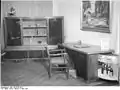 Schreibtisch mit eingebauter Hausbar (Leipziger Messe, 1955)