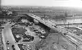 Bau der Strombrücke (rechts), links die Behelfsbrücke, 1965