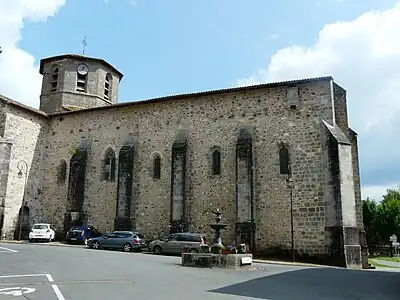 Brunnen vor Notre-Dame-de-la-Nativité