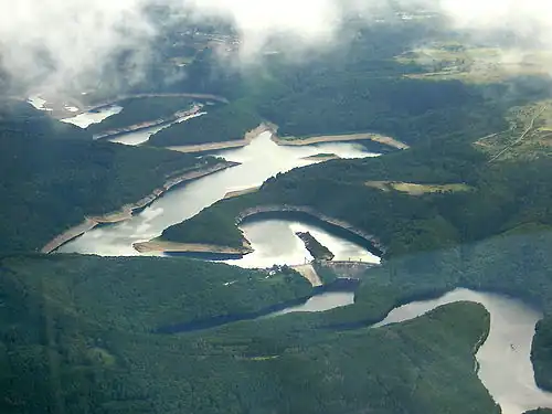 Luftaufnahme der Urfttalsperre,im Vordergrund der Obersee