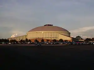 Der Cajundome von Lafayette im Abendlicht (August 2009)