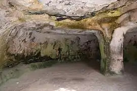 Inneres von Höhle 10