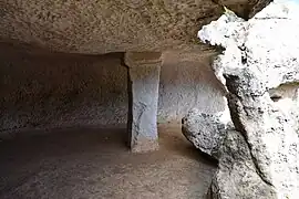 Höhle 2