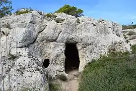 Fassade der Höhle 7