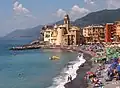 Lungomare von Camogli mit der Basilika Santa Maria Assunta