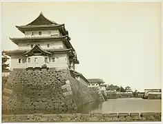 Wall und Gebäude der Burg Edo