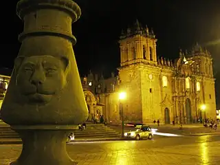 Dom bei Nacht, Plaza de Armas