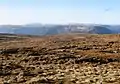 Blick von der Hochfläche östlich Glen Clova nach Westen, am Horizont Tom Buidhe (links) und Tolmount (rechts)