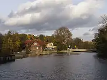 Das Allerwehr in Celle mit Brücke der Bundesstr. 3