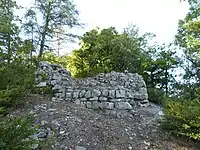 Mauerreste der Burg Montréal