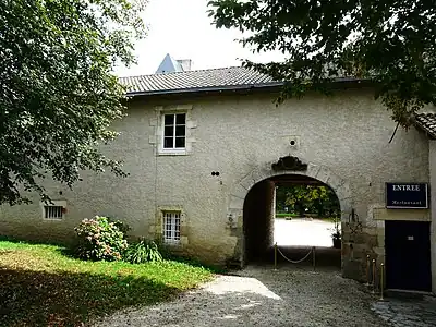 Eingangsportal zum Château de Mavaleix