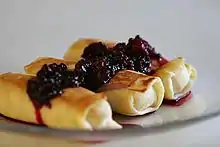 Käse-Blintzes mit Brombeeren