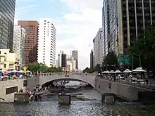 Cheonggyecheon vom Cheonggye-Platz aus aufgenommen