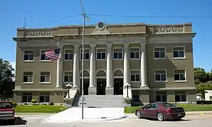 Das Cheyenne County Courthouse in St. Francis, gelistet im NRHP Nr. 02000391