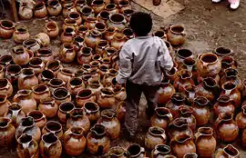 Töpferwaren auf dem Markt in Chichicastenango