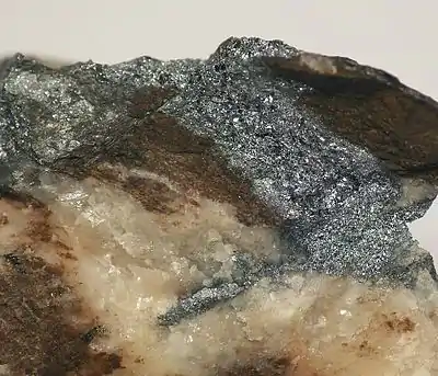 Clausthalit aus der Grube Brummerjan, Zorge (Walkenried), Niedersachsen, Deutschland (Sichtfeld 1,5 cm)