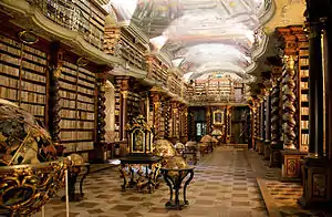 Bibliothekslesesaal im Stil des Barock (Teil der Nationalbibliothek der Tschechischen Republik)