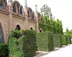 Parabelbögen am Stammhaus von Codorníu