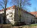 Rückseite des „Hauptgebäudes“ mit Blick in den Schlosspark.